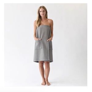 Cozy Earth Waffle Bath Wrap. Charcoal in XL/XXL - New